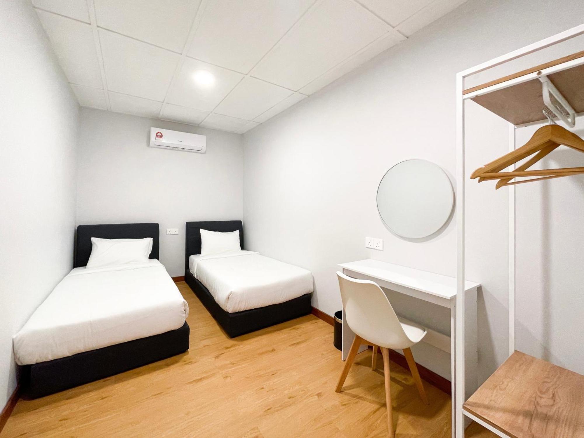 Hotel Lili By The