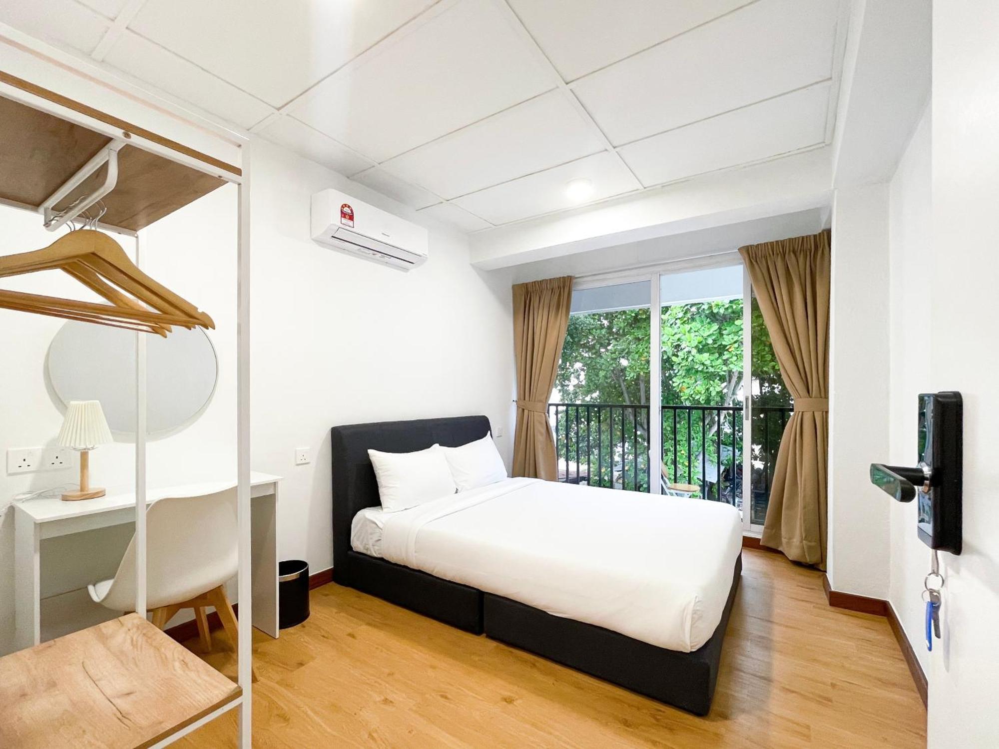Hotel Lili By The